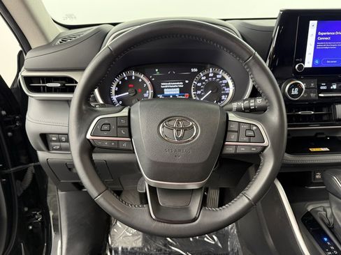 Used 2024 Toyota Highlander XLE image 21