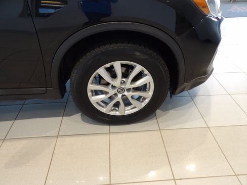 Used 2018 Nissan Rogue SV FWD image 25