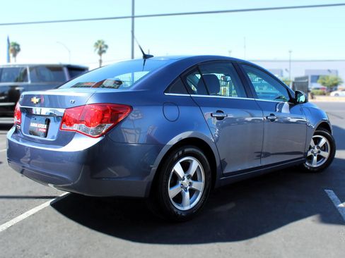 Used 2014 Chevrolet Cruze LT FWD image 2