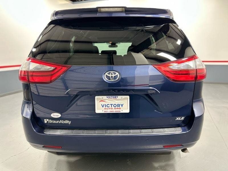 Used 2020 Toyota Sienna XLE w/ XLE Navigation Package FWD image 5