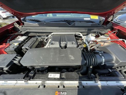 Used 2024 GMC Canyon AT4 w/ Technology Package image 32