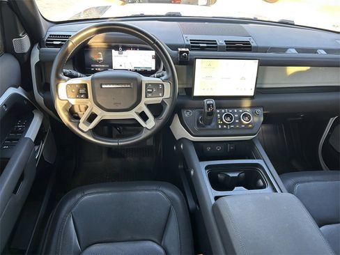 Used 2023 Land Rover Defender 130 X-Dynamic SE image 18