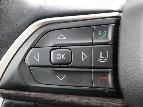 Used 2021 Jeep Grand Cherokee L Limited w/ Luxury Tech Group II image 28