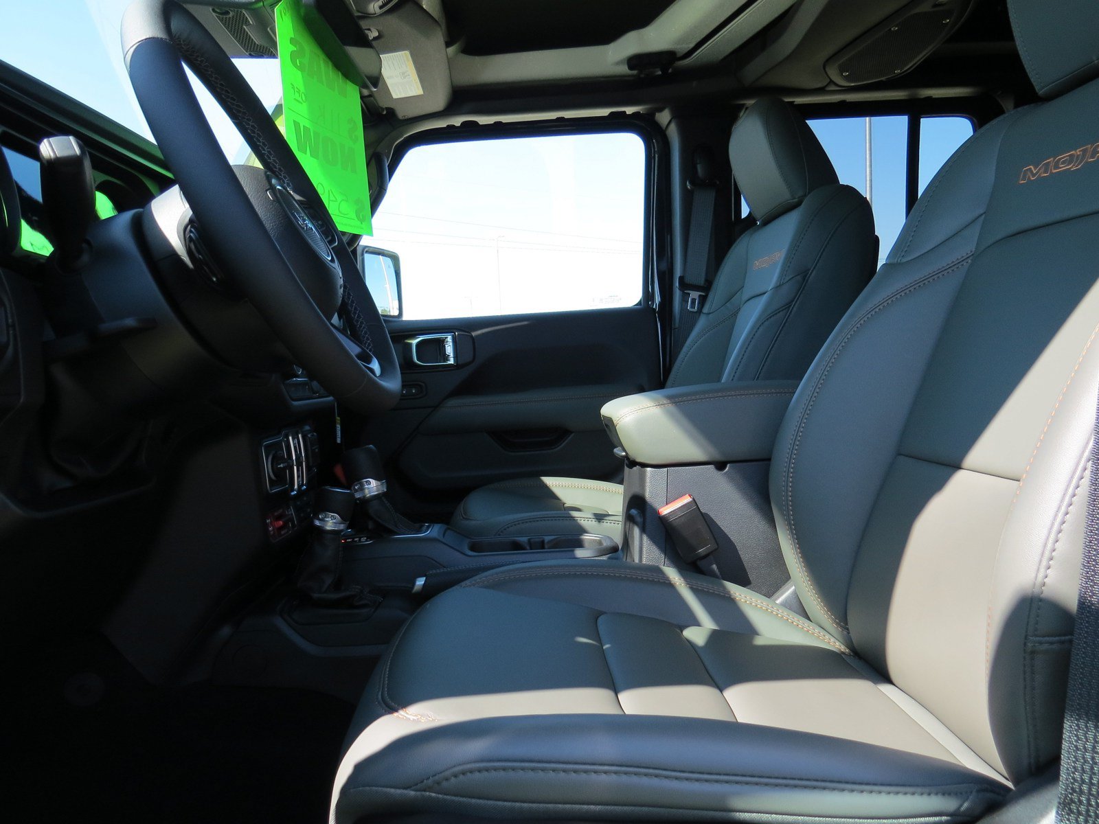Used 2025 Jeep Gladiator Mojave AWD/4WD image 12