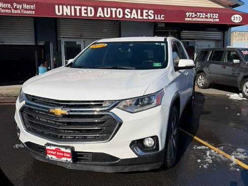Used 2019 Chevrolet Traverse LT w/ LT Premium Package image 2