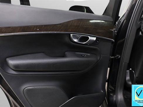 Used 2018 Volvo XC90 T5 Momentum w/ Convenience Package image 24