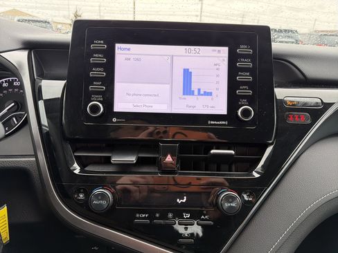 Used 2022 Toyota Camry SE image 18