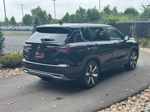 New 2025 Mitsubishi Outlander SE image 5