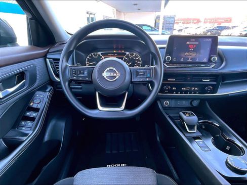 Used 2023 Nissan Rogue SV image 16