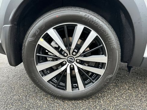 New 2025 Nissan Pathfinder Platinum w/ Cargo Package image 18