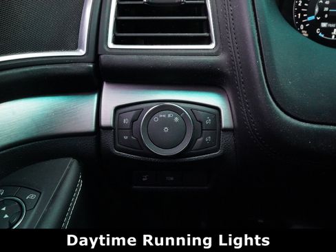 Used 2016 Ford Explorer Platinum image 11