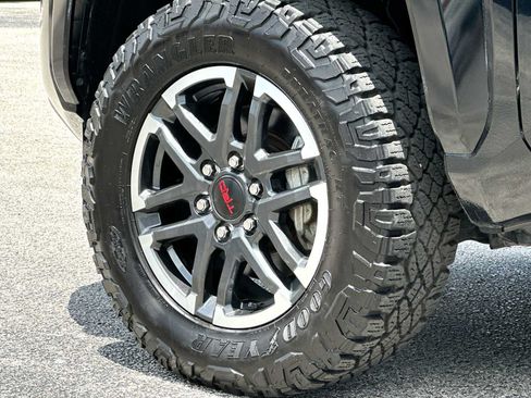 Used 2025 Toyota Tacoma TRD Sport AWD/4WD image 11