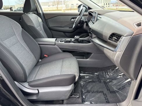 Used 2023 Nissan Rogue SV image 19