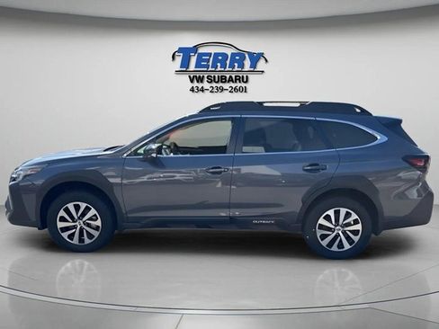 Used 2025 Subaru Outback Premium image 3