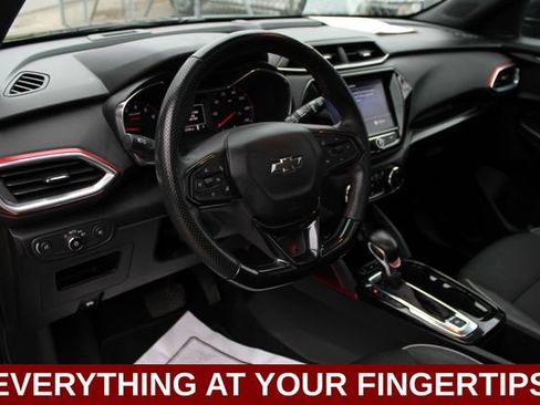 Used 2023 Chevrolet TrailBlazer RS w/ Sun and Liftgate Package FWD image 2
