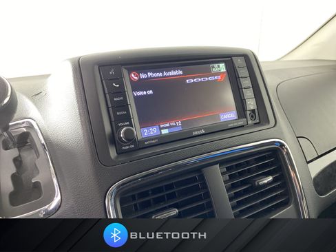 Used 2018 Dodge Grand Caravan SE w/ UConnect Hands-Free Group FWD image 4