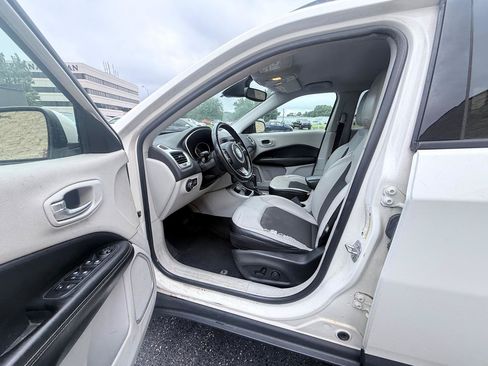 Used 2018 Jeep Compass Latitude w/ Popular Equipment Group AWD/4WD image 10
