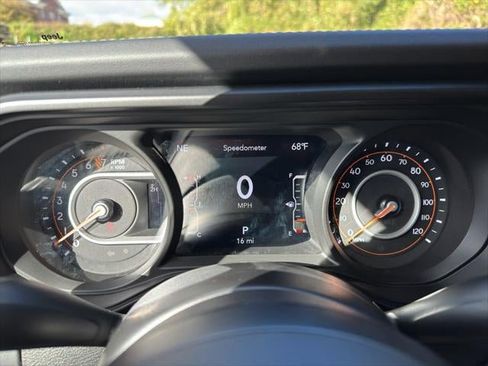 New 2025 Jeep Gladiator Rubicon w/ Convenience Group image 35