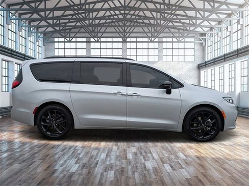 New 2026 Chrysler Pacifica Select w/ S Appearance Package image 3