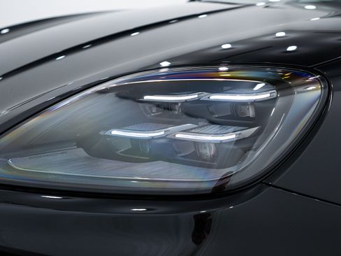 Certified 2025 Porsche Cayenne image 27