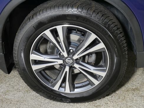 Used 2019 Nissan Rogue SV w/ Premium Package AWD/4WD image 15