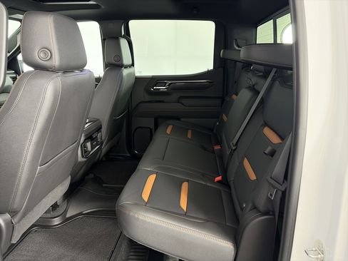Used 2024 GMC Sierra 1500 AT4 w/ AT4 Premium Package AWD/4WD image 8