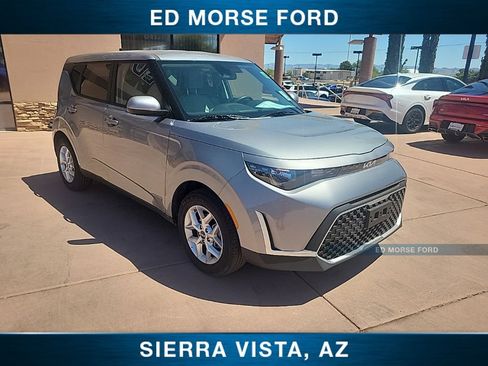 Used 2025 Kia Soul LX FWD image 8