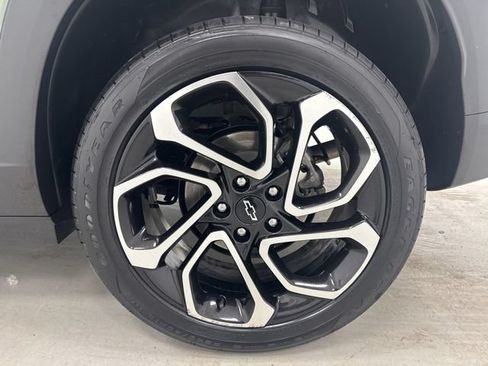 Used 2024 Chevrolet Trax RS w/ Driver Confidence Package FWD image 32