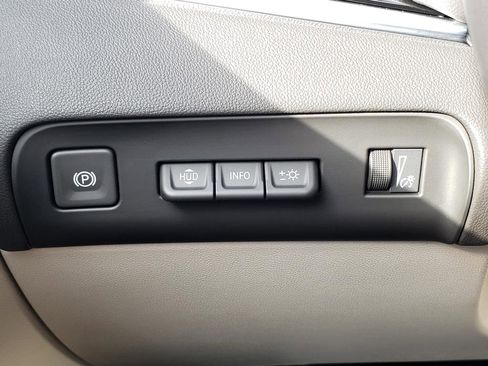 Used 2022 Buick Enclave Avenir w/ Avenir Technology Package image 29