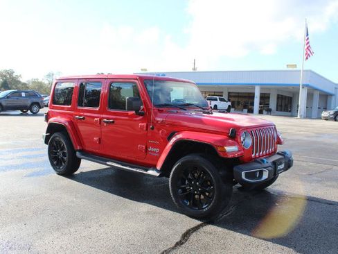 Used 2022 Jeep Wrangler Unlimited Sahara w/ Cold Weather Group image 4