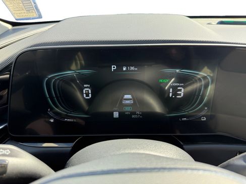 Used 2025 Kia Niro EX FWD image 11