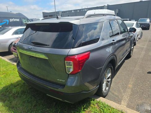 Used 2021 Ford Explorer XLT w/ Equipment Group 202A AWD/4WD image 8