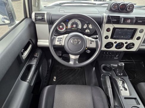Used 2012 Toyota FJ Cruiser 4WD w/ Convenience Pkg image 10