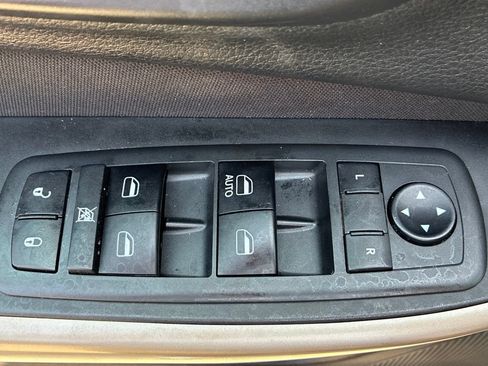 Used 2018 Jeep Cherokee Latitude w/ Altitude Package FWD image 18
