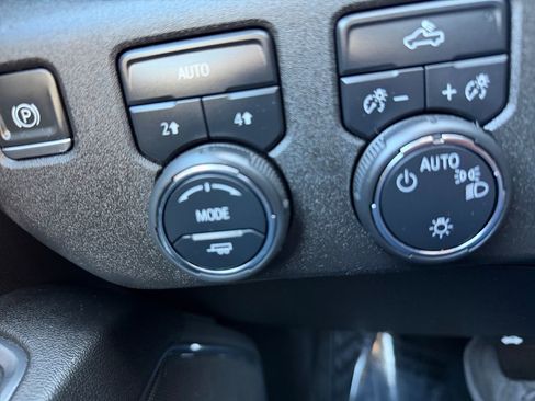 Used 2024 Chevrolet Silverado 1500 LT image 18