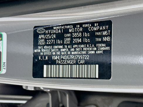 Used 2024 Hyundai Elantra Limited FWD image 12