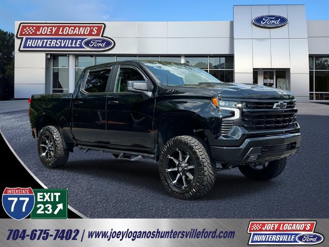 Used 2025 Chevrolet Silverado 1500 LT Trail Boss w/ Dark Appearance Package AWD/4WD image 1