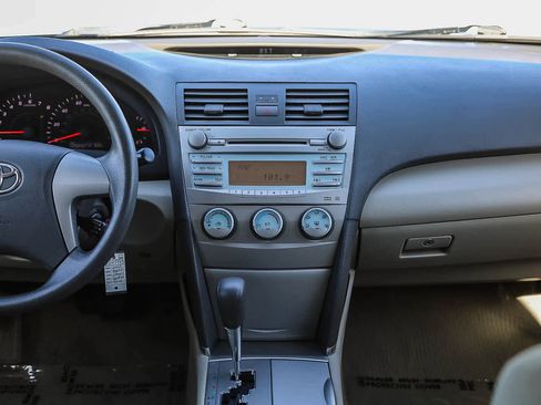Used 2009 Toyota Camry LE FWD image 13