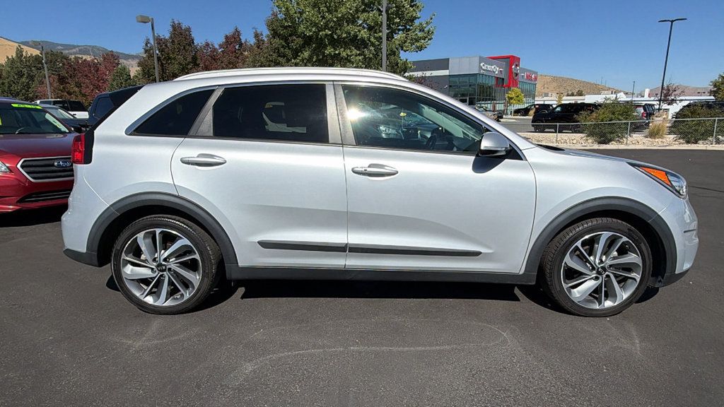 Used 2017 Kia Niro Touring w/ Advanced Technology Package FWD image 2