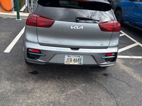 Used 2022 Kia Niro EX Premium image 11