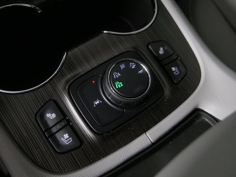 Used 2023 GMC Acadia SLT w/ Technology Package AWD/4WD image 27