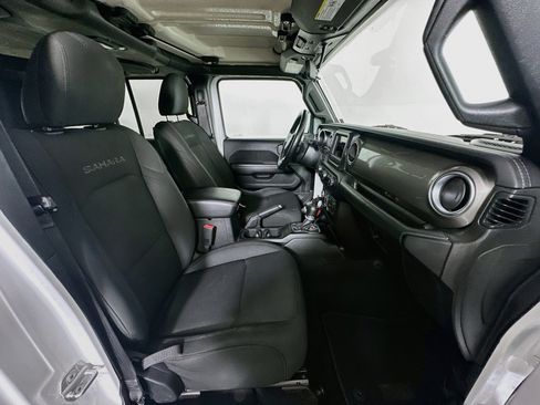 Used 2020 Jeep Wrangler Unlimited Sahara AWD/4WD image 29