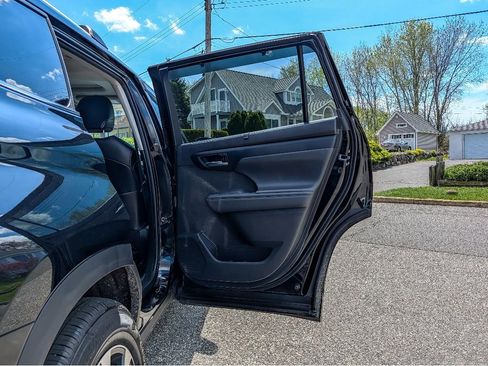 Used 2023 Toyota Highlander XLE image 13