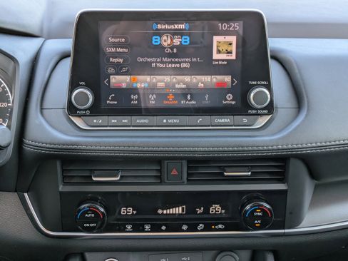 Used 2023 Nissan Rogue SV image 19