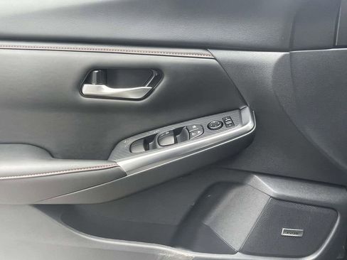 Used 2025 Nissan Sentra SR w/ SR Premium Package image 16