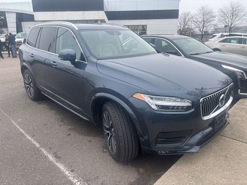 Used 2022 Volvo XC90 T5 Momentum w/ Climate Package image 3