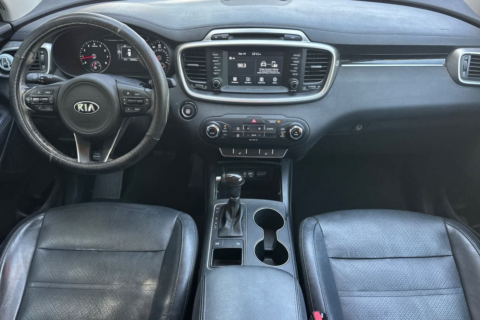 Used 2017 Kia Sorento FWD w/ LX Convenience Package image 4