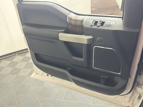 Used 2019 Ford F150 Lariat w/ Equipment Group 502A Luxury AWD/4WD image 20