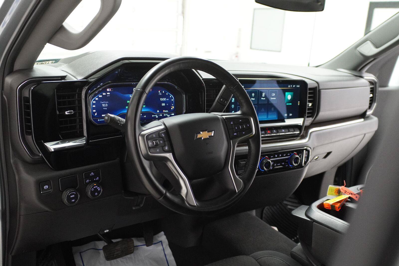 Used 2025 Chevrolet Silverado 1500 LT RWD image 8