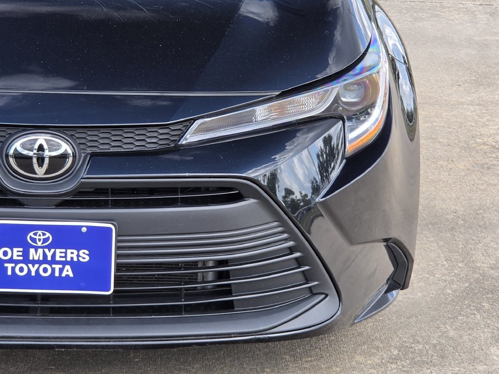 Used 2025 Toyota Corolla LE FWD image 4